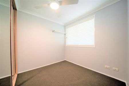 Cozy Three Bedroom Home&excl; - Photo 3