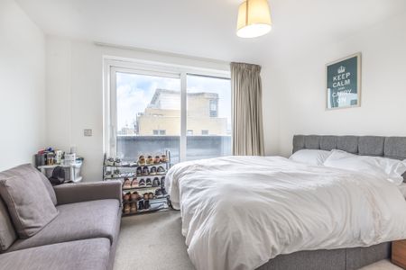 Lime View Apartments, 2 John Nash Mews, London, E14 flat to rent - Photo 4