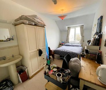 1 bedroom in a house share to rent - Photo 2