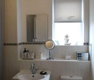 2 bedroom semi-detached house to rent - Photo 2