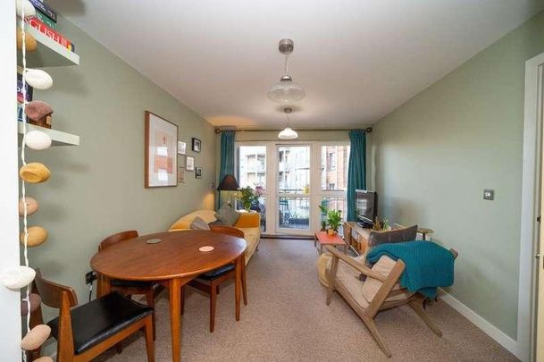 Harry Zeital Way, London, E5 - Photo 1