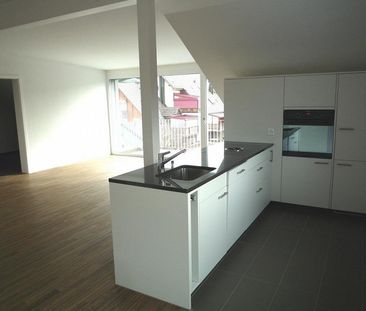 Topmoderne 3.5-Zimmer-Dachwohnung in Niederscherli - Photo 1