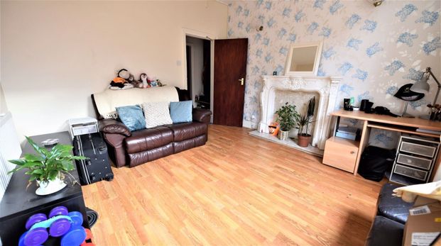 1 bedroom Flat in Harold Grove, Leeds - Photo 1