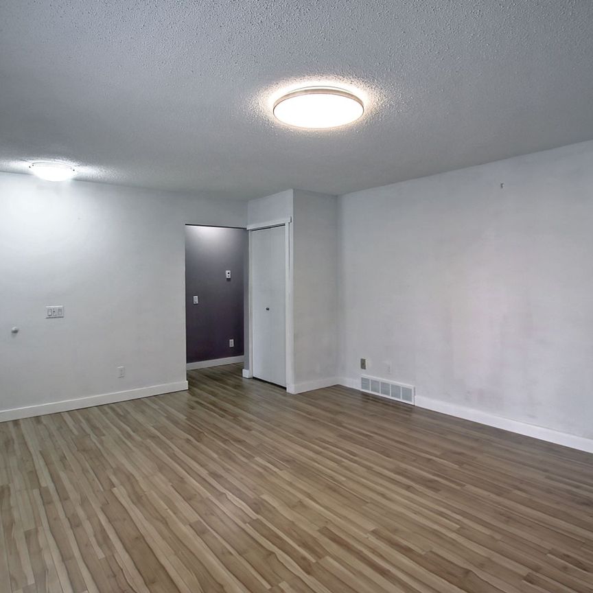 Beautiful 5-Bedroom Bungalow for Rent – 6607 Malvern Road NE Available Jan 1, 2026 - Photo 1