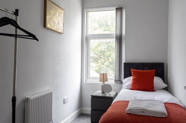 4 Bed Terraced House, Northfield Road, CV1 - Photo 1