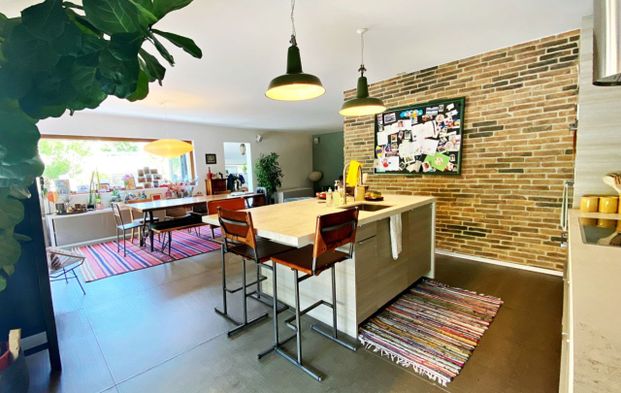 Exceptional architect-designed house fully furnished with garden and pool - Photo 1