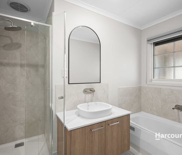 Beautifully Renovated Unit Offering Comfort, Space & Convenience - Photo 6