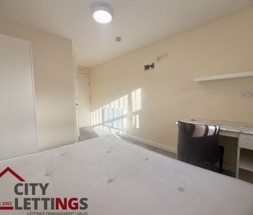 4 Bedroom Flat - Photo 5