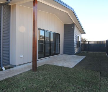 Live Comfortably in Calderwood: Stylish Apartment Available for Ren... - Photo 2