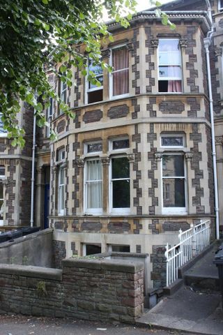 3 bedroom flat to rent - Photo 4