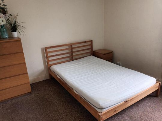 1 bedroom in a house share to rent - Photo 1