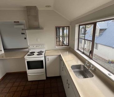 NICE AND FRESH TWO BEDROOM UPSTAIRS TOWNHOUSE: - Photo 3