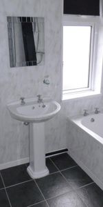 2 bedroom terraced house to rent - Photo 3