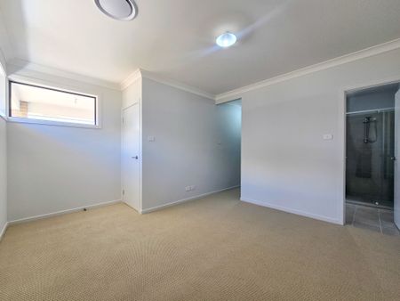 Brand New Family Living in a Prime Oran Park Pocket - Photo 4