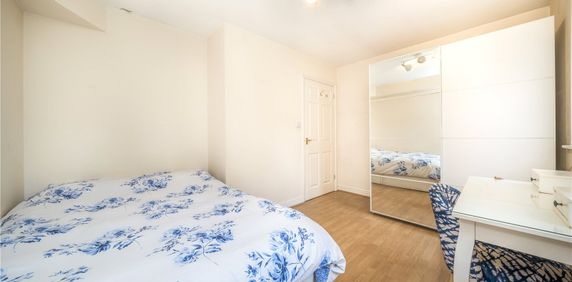 Edith Cavell Way, Charlton, SE18, London - Photo 2