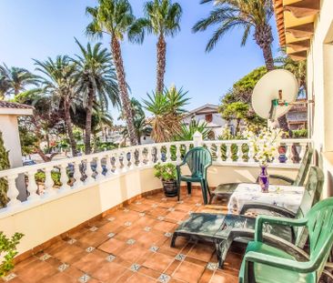 Chalet Vacacional con la piscina privada en La Zenia - Photo 4