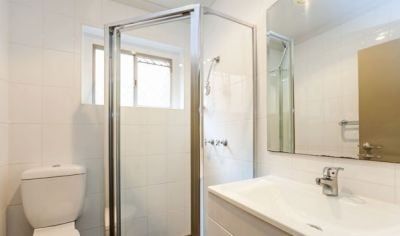 Loft Style Apartment in the Heart of Town! - Photo 4