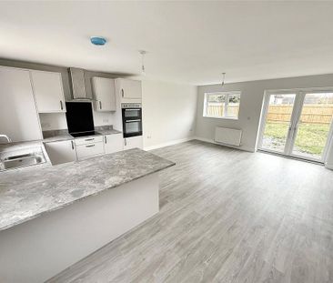 4 bedroom detached house to rent - Photo 4