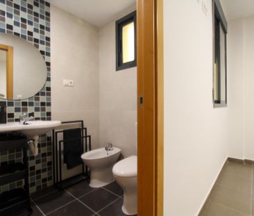 Nearly New 3-Bedroom Flat with Garage and Lift Just 5 Minutes from ... - Photo 5