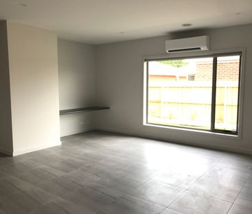 3 BEDROOM TOWNHOUSE - Photo 5