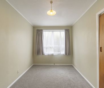 Spacious 5-Bedroom Family Home - Hillcrest School Zone - Photo 4