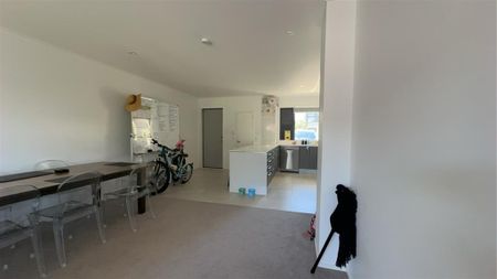 Modern 3-Bedroom Home with 2 Bathrooms in Hobsonville - Photo 5