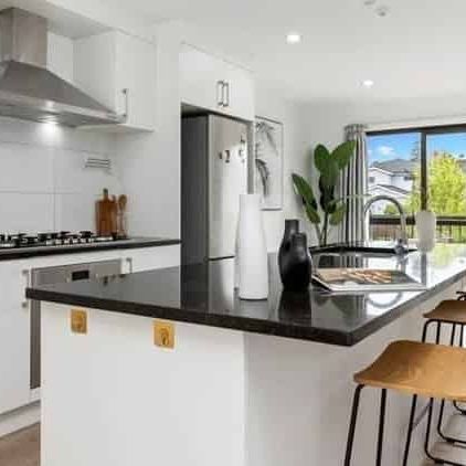 Stylish Albany 3BR Townhouse w/ AC & Deck! - Photo 1