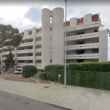 Location Appartement 1 pièce 21m² ST LAURENT DU VAR 06700 - Photo 4