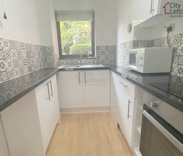 2 Bedroom Ground Floor Flat - Photo 5