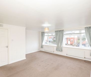 2 bedroom Flat to rent - Photo 3