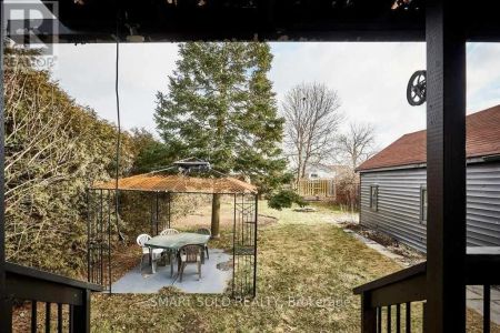 761 Rowena Street #Lower - Photo 5