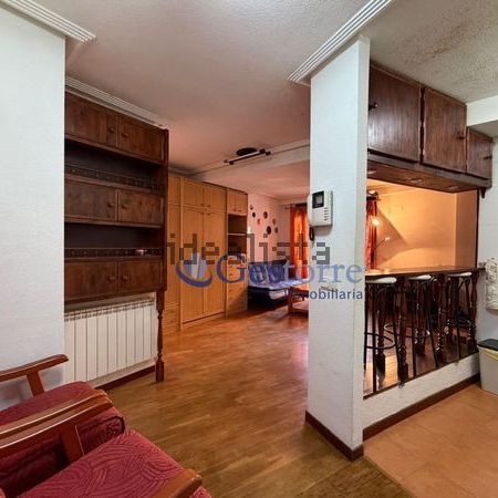 Alquiler de piso en Calle de Joaquina Bobela - Photo 1