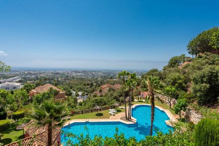 Luxury Apartment for rent in Benahavís, Spain - Photo 5