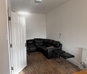 6 bedroom detached house to rent - Photo 1