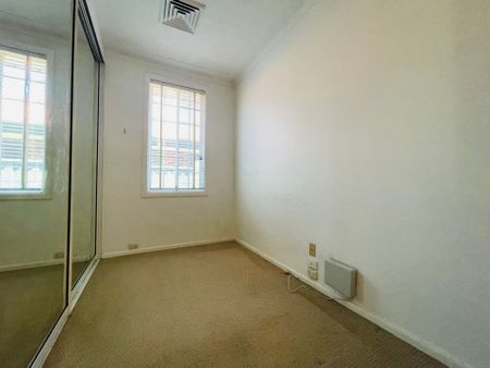 Cozy 2 Bedroom Home - Photo 4