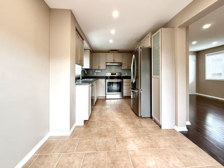 For Lease - 13 Benjamin Lane, Barrie, Ontario - Photo 3