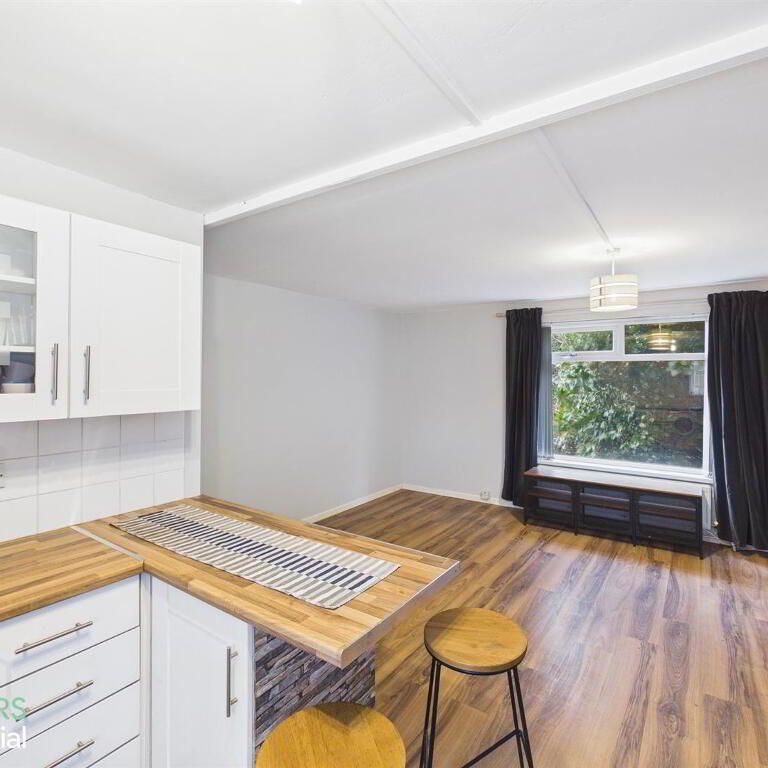 8a Davarr Avenue, Dundonald, Belfast, BT16 2NS - Photo 1