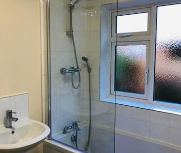Houseshare on quiet street near Farnborough Mainline Station - Photo 1
