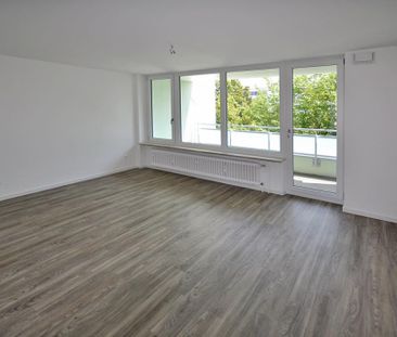 Komplett sanierte 3-Zimmer-Wohnung mit überdachtem Balkon in Taufki... - Foto 1