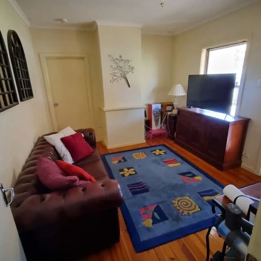 Elizabeth Downs - Photo 1