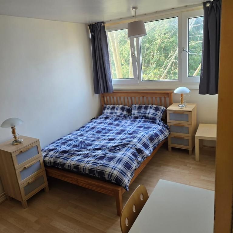 1 bedroom in a house share to rent - Photo 1