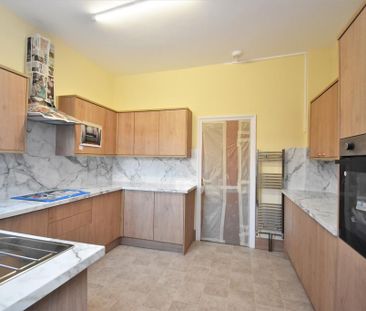 4 bedroom terraced house to rent - Photo 3