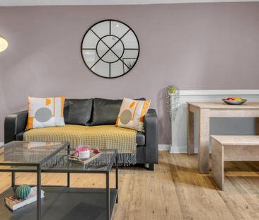3 bedroom flat to rent - Photo 2