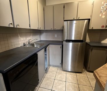402 McLeod Street - 1 - Photo 5
