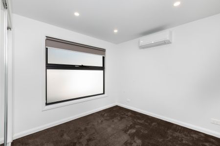 Luxury, sophisticated and low maintenance! - Photo 3