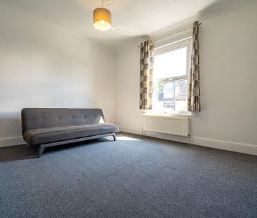 4 bedroom semi-detached house to rent - Photo 6