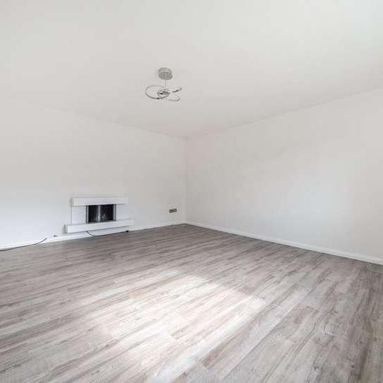 Brisbane, Stonehouse, GL10 - Photo 1