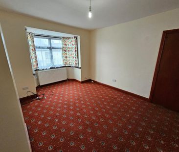 3 bedroom flat to rent - Photo 2