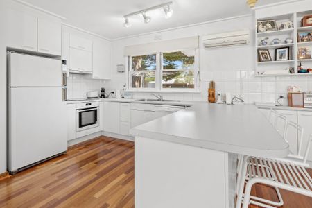 28 Clendon Close , - Photo 5