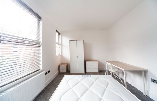Burchett Grove, Woodhouse, Leeds, LS6 2JA - Photo 1